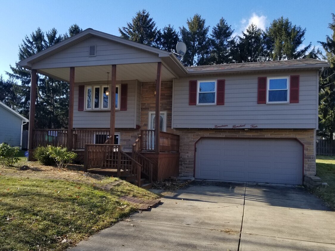 1904 Paisley House Rental in Youngstown, OH