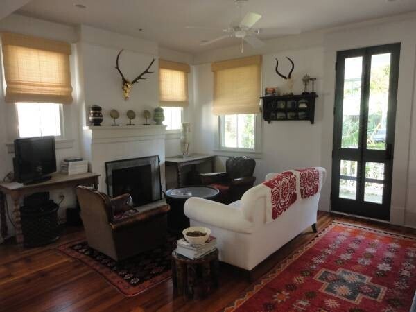 Building Photo - Enjoy this 2 Bedroom and 2 Bathroom Craftsman