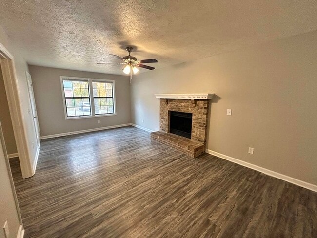 Foto del edificio - 1008 Tyree Ct S