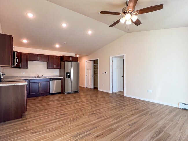 Foto del edificio - SCS Sunset Estates Apartment Community