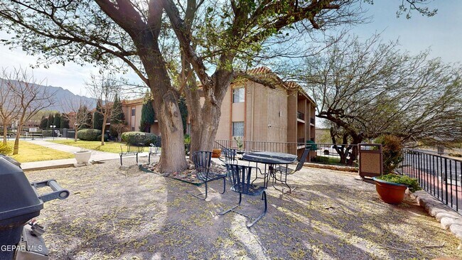 Foto del edificio - 252 Shadow Mountain Dr