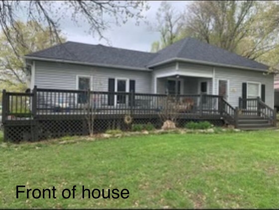 Primary Photo - 306 S Rogers Rd