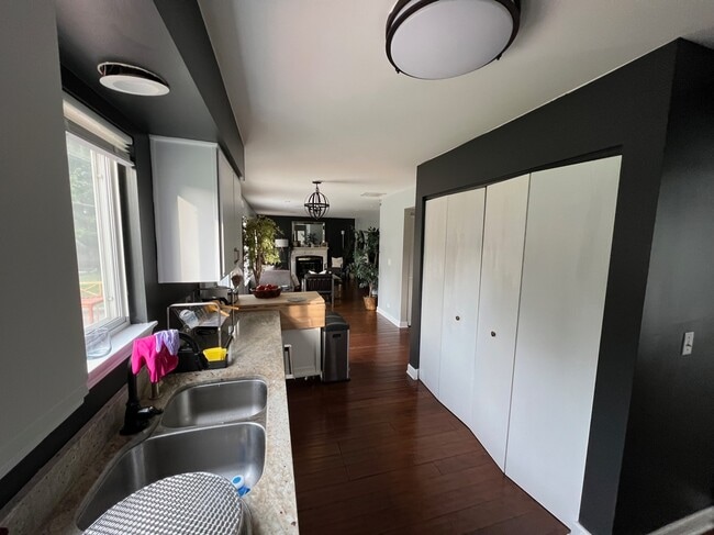 Building Photo - 3854 Cheryl Ct