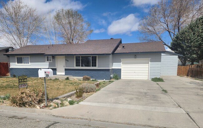 Building Photo - Home For Rent in Yerington