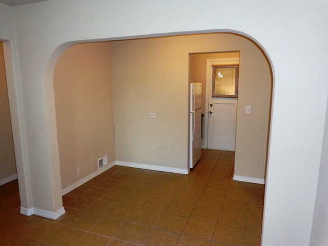 Área de comedor - 109 E 4th St