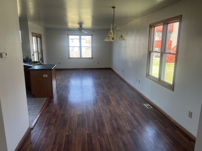 Foto del edificio - 2520 E Clark St