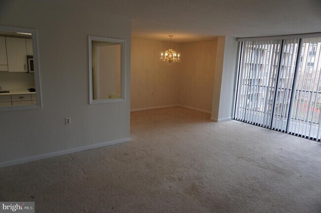 Building Photo - 801 Yale Ave