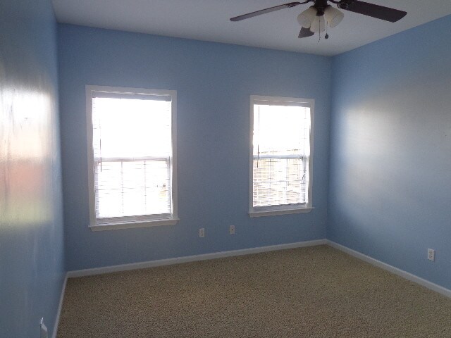 Building Photo - 105 Cottage Ave