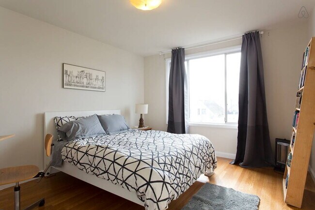 Foto del edificio - 1423 Revere Ave