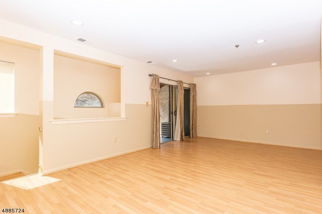 Foto del edificio - 412 N Lafayette Rd