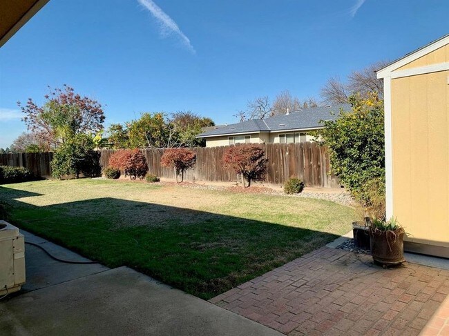 Building Photo - 3026 E Ellery Ave