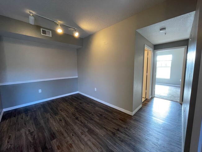 Building Photo - Charming 2-Bedroom Condo for Rent in Metro...