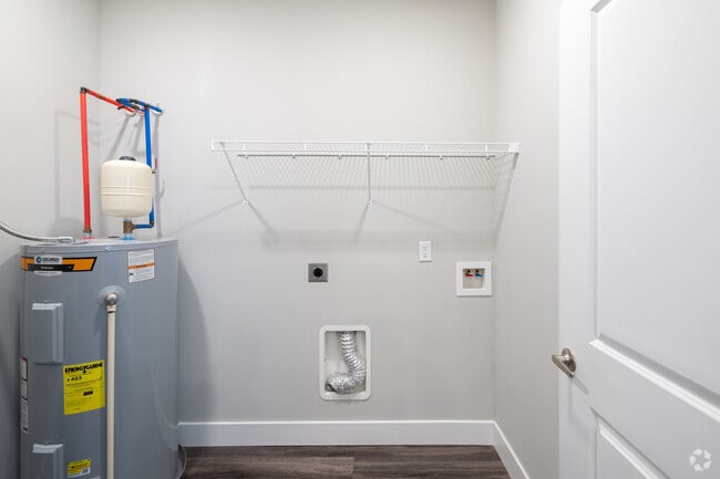 2BR, 2BA - 969SF Laundry - Spring Street Commons