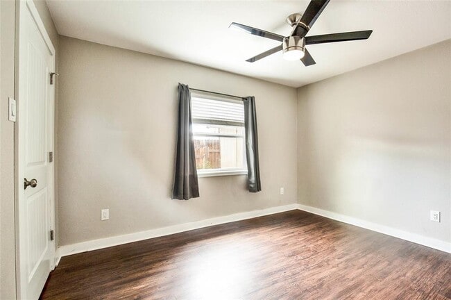 Building Photo - 7204 Twin Crest Dr