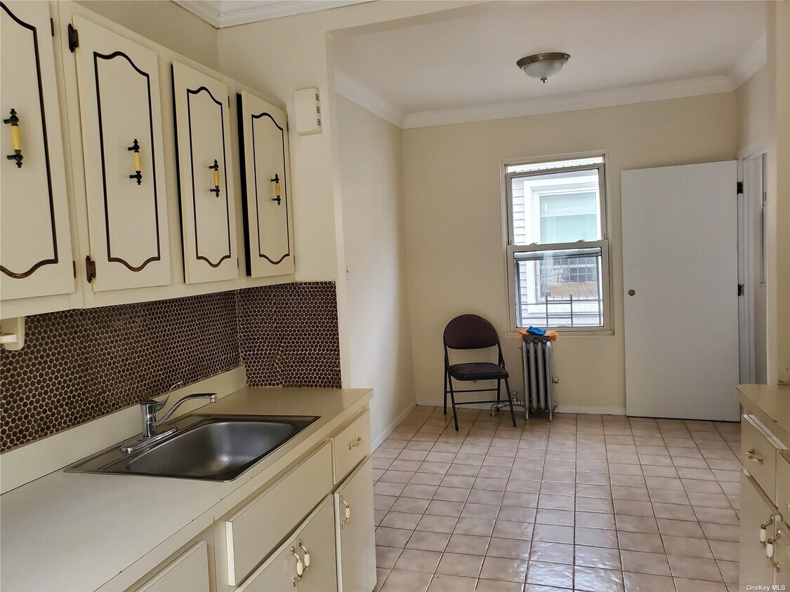 Foto principal - 189-29 43rd Rd