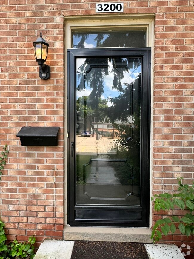 Building Photo - 3200 Bolgos Cir