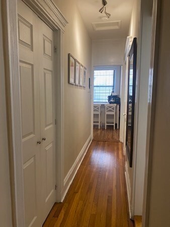 Building Photo - 384 Riverway