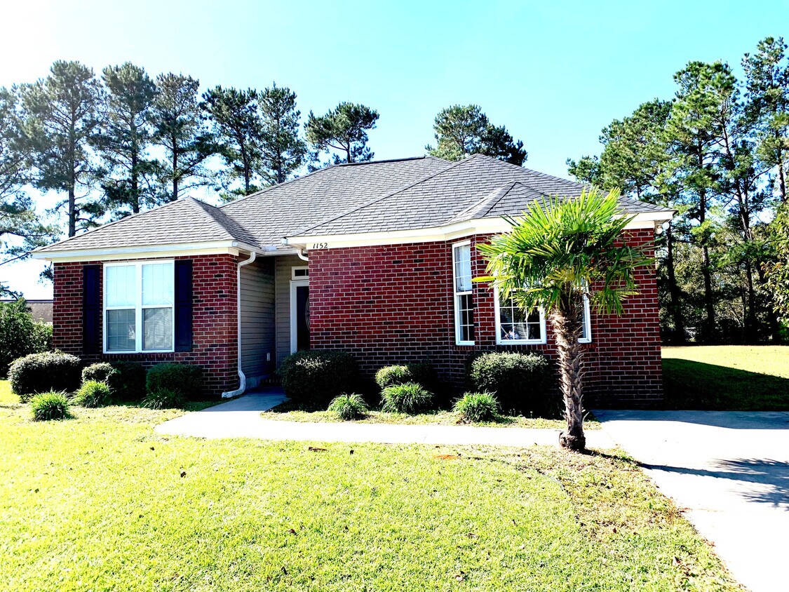 Primary Photo - Spacious 3 Bedroom, 2 Bath Brick Home in W...