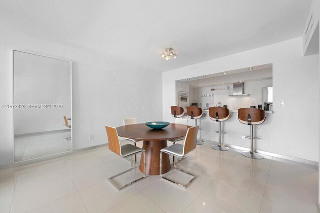 Foto del edificio - 19370 Collins Ave