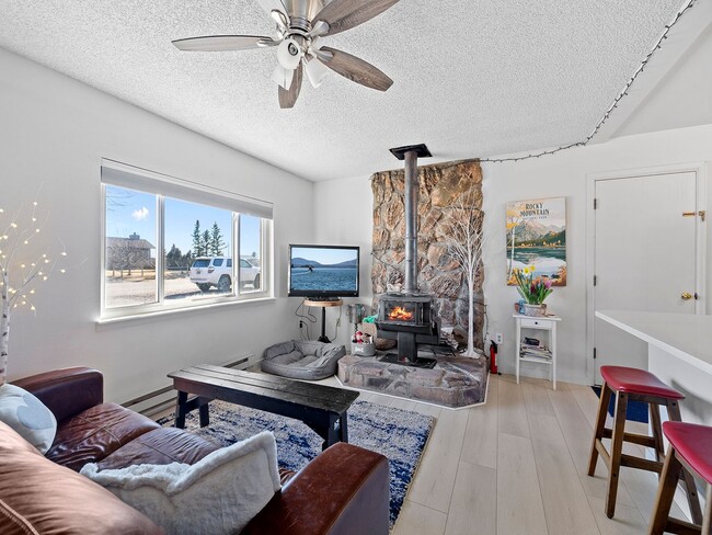 Building Photo - Adorable 2 Bedroom, 1 Bathroom Updated Home in Cheyenne!