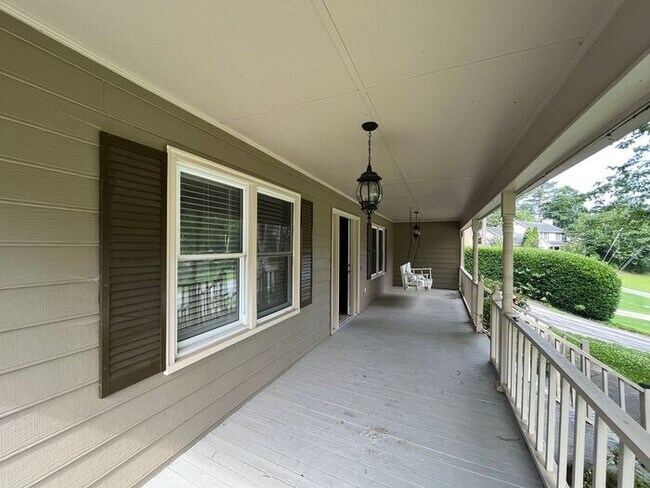 Building Photo - 110 Hayfield Way