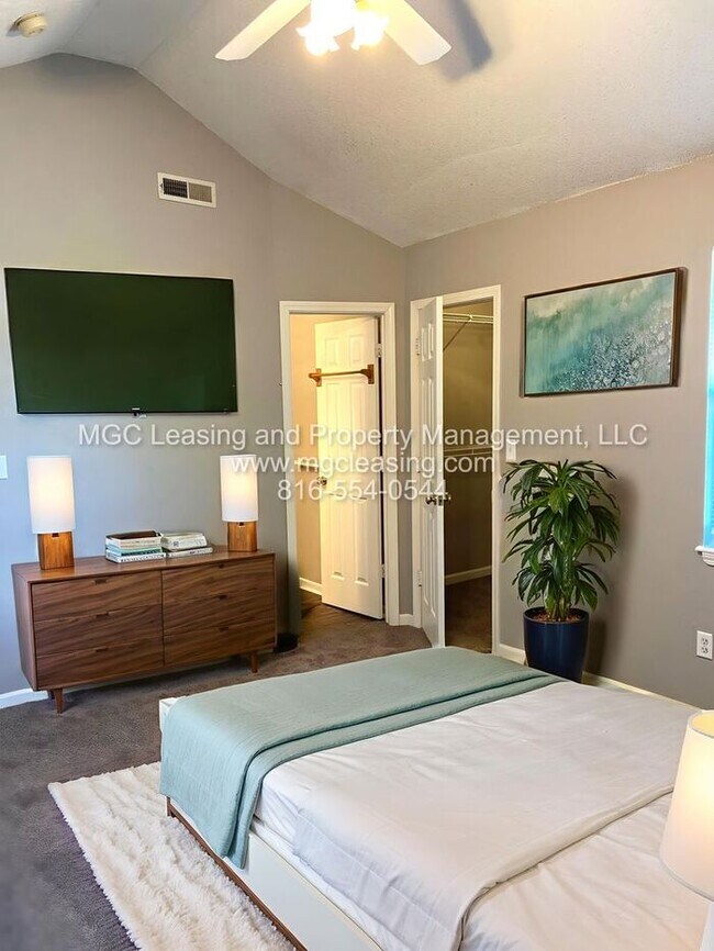 Building Photo - Spacious Townhome in Cambridge Meadows – F...
