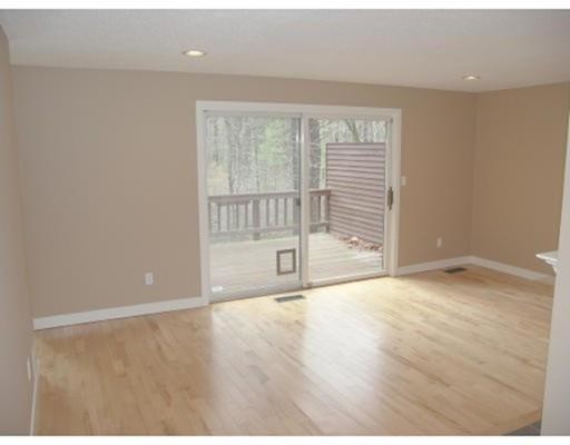 Foto del edificio - 4 Bates Ln