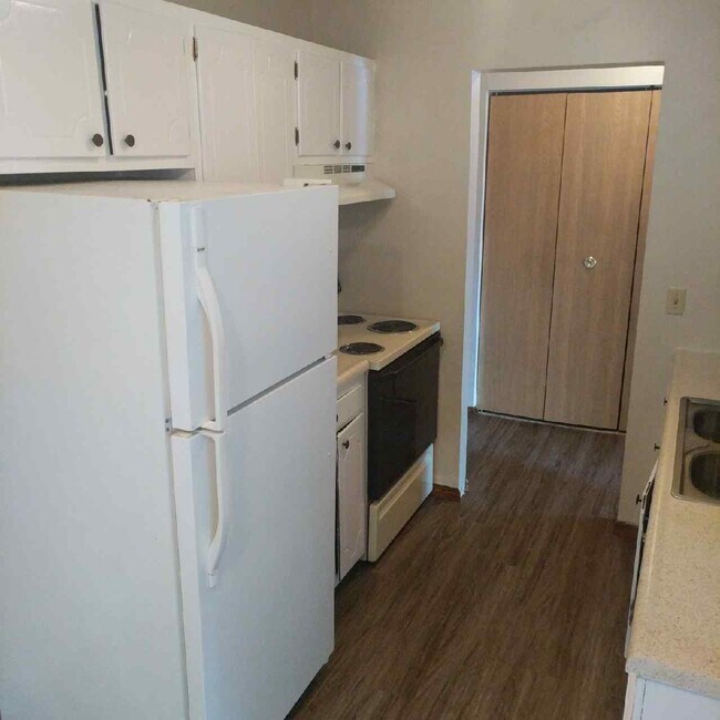 Foto del edificio - 8300 Zane Ave N