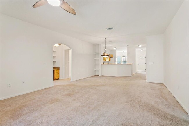 Building Photo - Large 2/2 in highly desirable The Cottages...