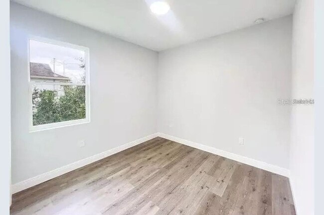 Building Photo - AMAZING new home has all the extras you ha...