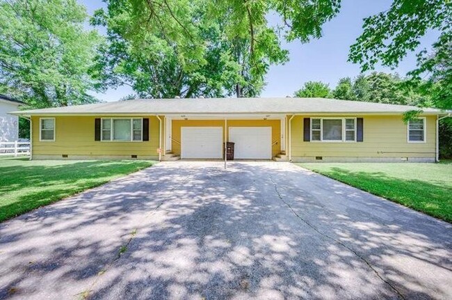 Building Photo - Lovely rental in Downtown Murfreesboro!