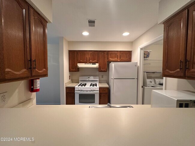 Building Photo - 1419 Waters Edge Dr