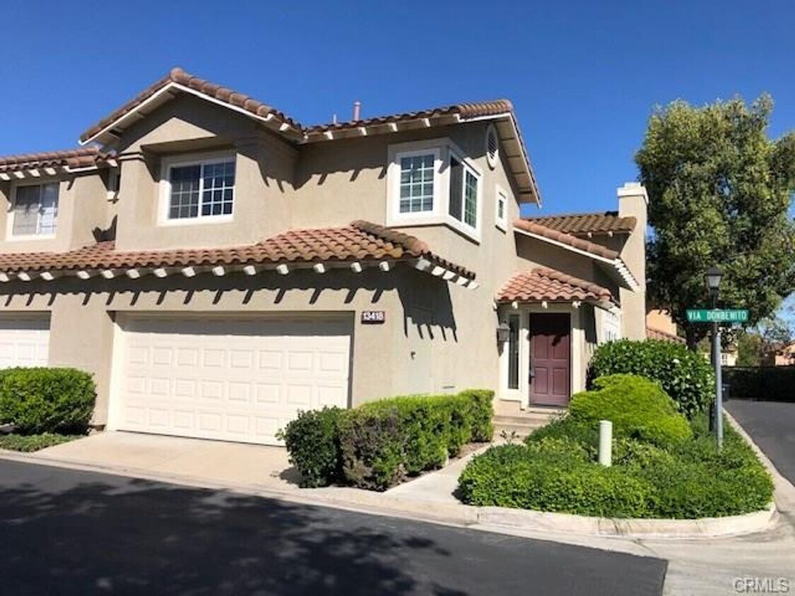 Primary Photo - Beautiful End-Unit Townhome in the Desirab...