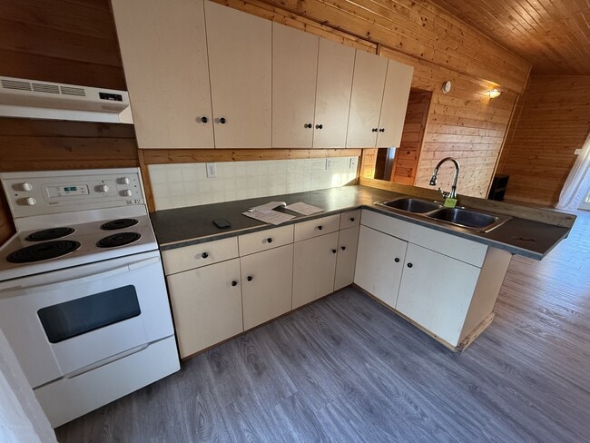 Photo du bâtiment - 603-610 10 St