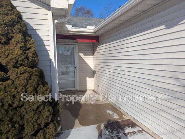 Building Photo - 6117 Arapaho Trail