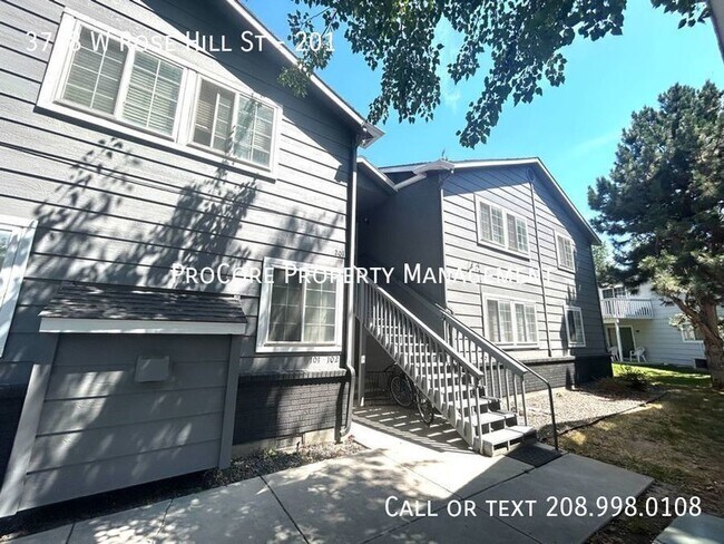 Building Photo - Prime Spot! Upper Level 2 Bed, 1 Bath Unit...