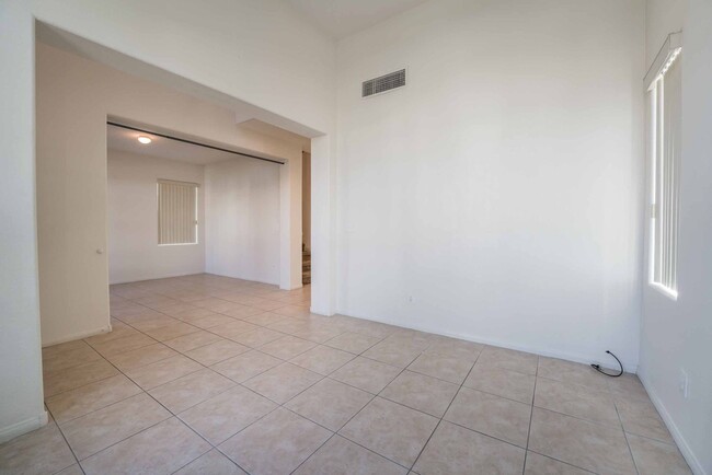 Foto del edificio - Centennial Hills Beauty! 3 bed/2.5 bath!