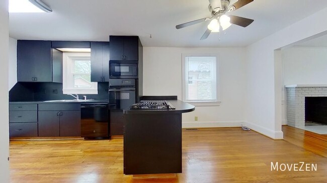 Building Photo - 2630 Beechwood St Greensboro, NC 27403 Cot...