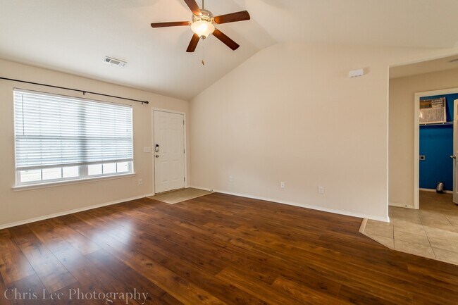 Foto del edificio - Well-Kept 3 BR home Near Walmart and Schools!