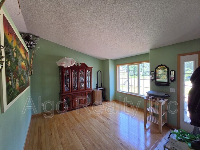 Foto del edificio - 12450 Raven St NW