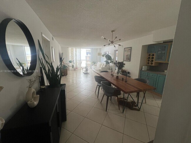 Foto del edificio - 6039 Collins Ave