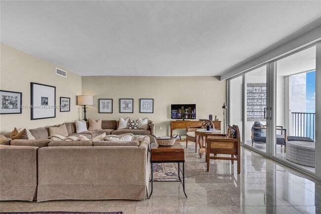 Building Photo - 881 Ocean Dr