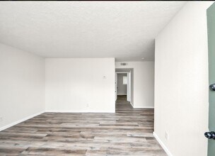 Building Photo - 2110 Melbourne St