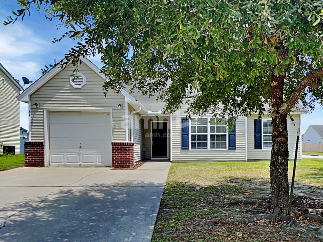 Primary Photo - 89 Dovetail Cir