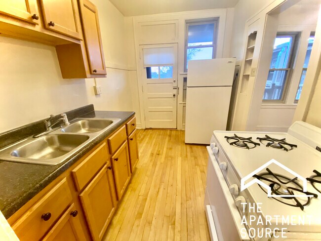 Building Photo - 154 Des Plaines Ave
