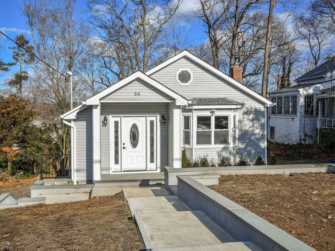 66 Grove St, Glenwood Landing, NY 11547 House Rental in Glenwood