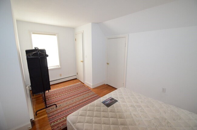 Building Photo - 35 Aldie St