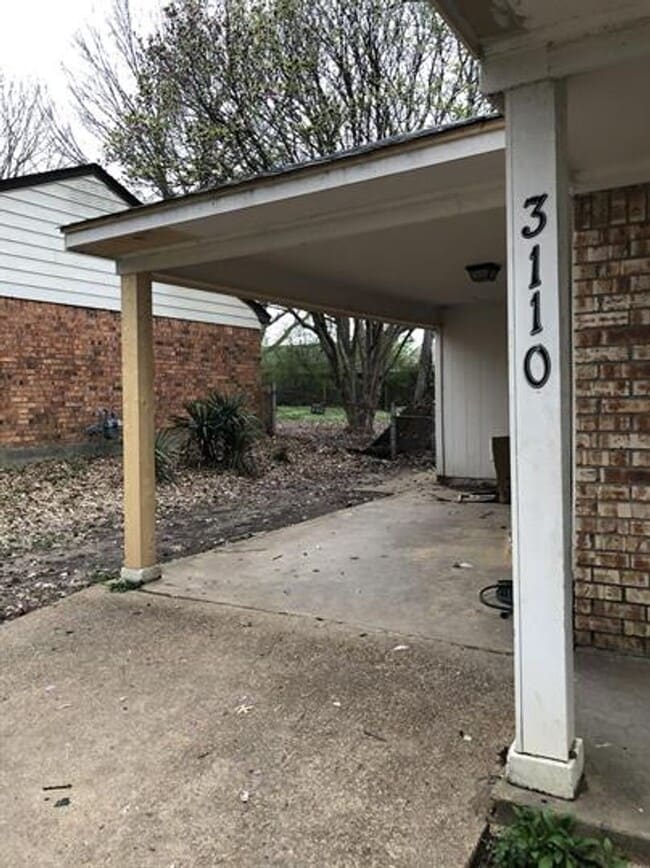Building Photo - 3110 Normandy Dr