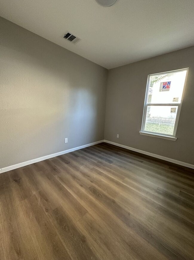 Building Photo - 7127 Howerington Cir