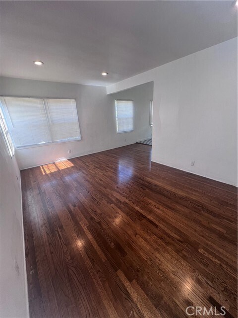 Building Photo - 2460 Chestnut Ave